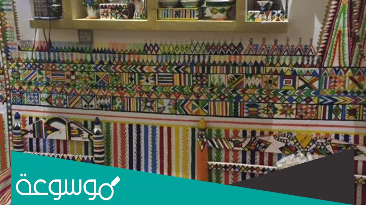 سوق الثلاثاء أهم مزار سياحي للهدايا التراثية في عسير