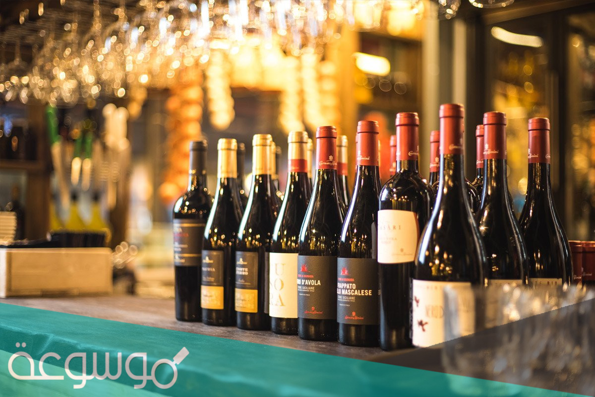 تفسير شرب الخمر في المنام لمختلف الحالات