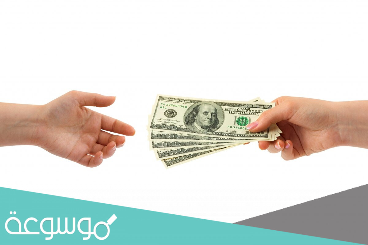 تفسير اعطاء المال للعزباء في المنام