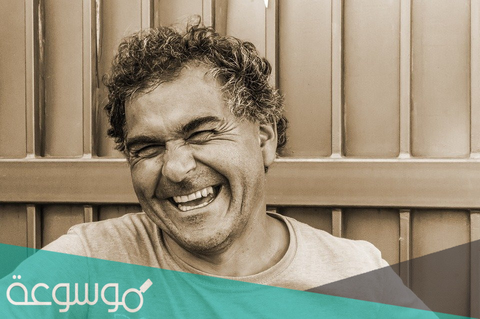 تفسير رؤية الأب المتوفي في المنام يبتسم