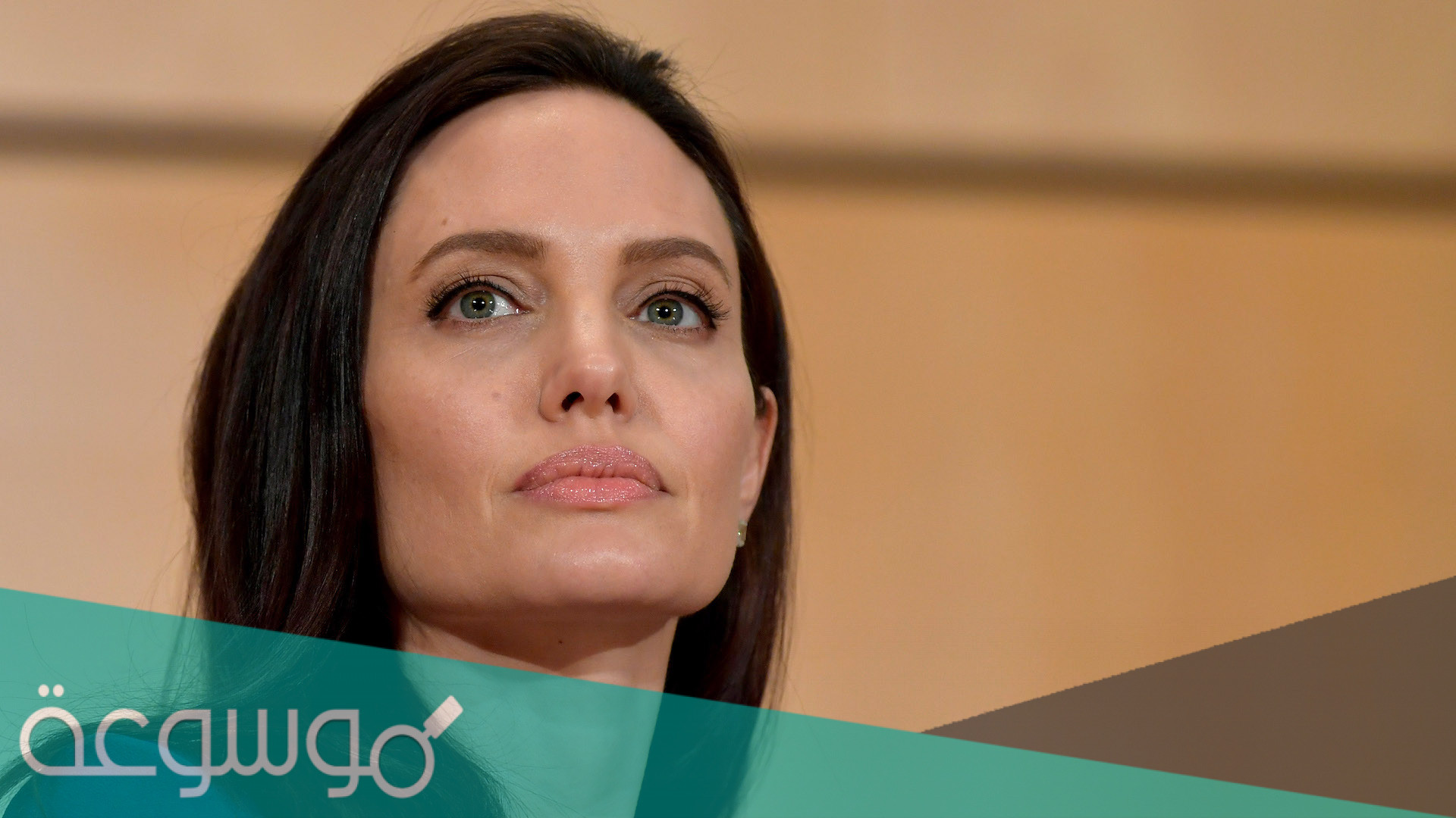 ديانة أنجلينا جولي مسلمة ام مسيحية