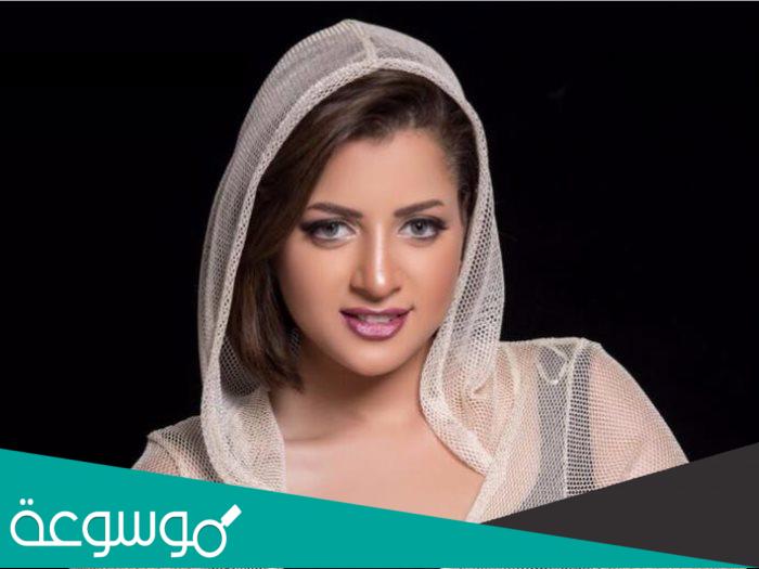 من هي منى فاروق السيرة الذاتية