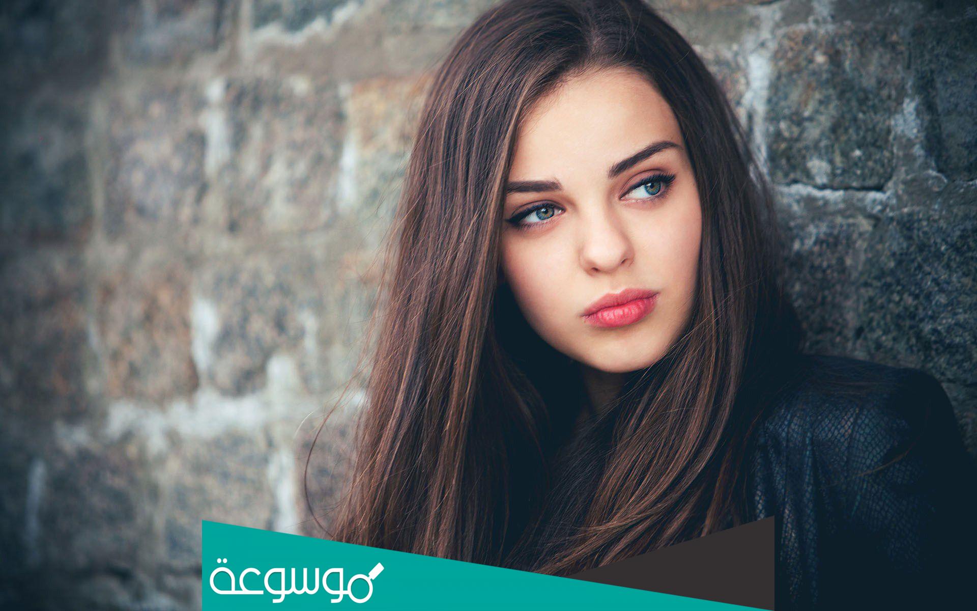 تفسير رؤية امرأة اعرفها في المنام