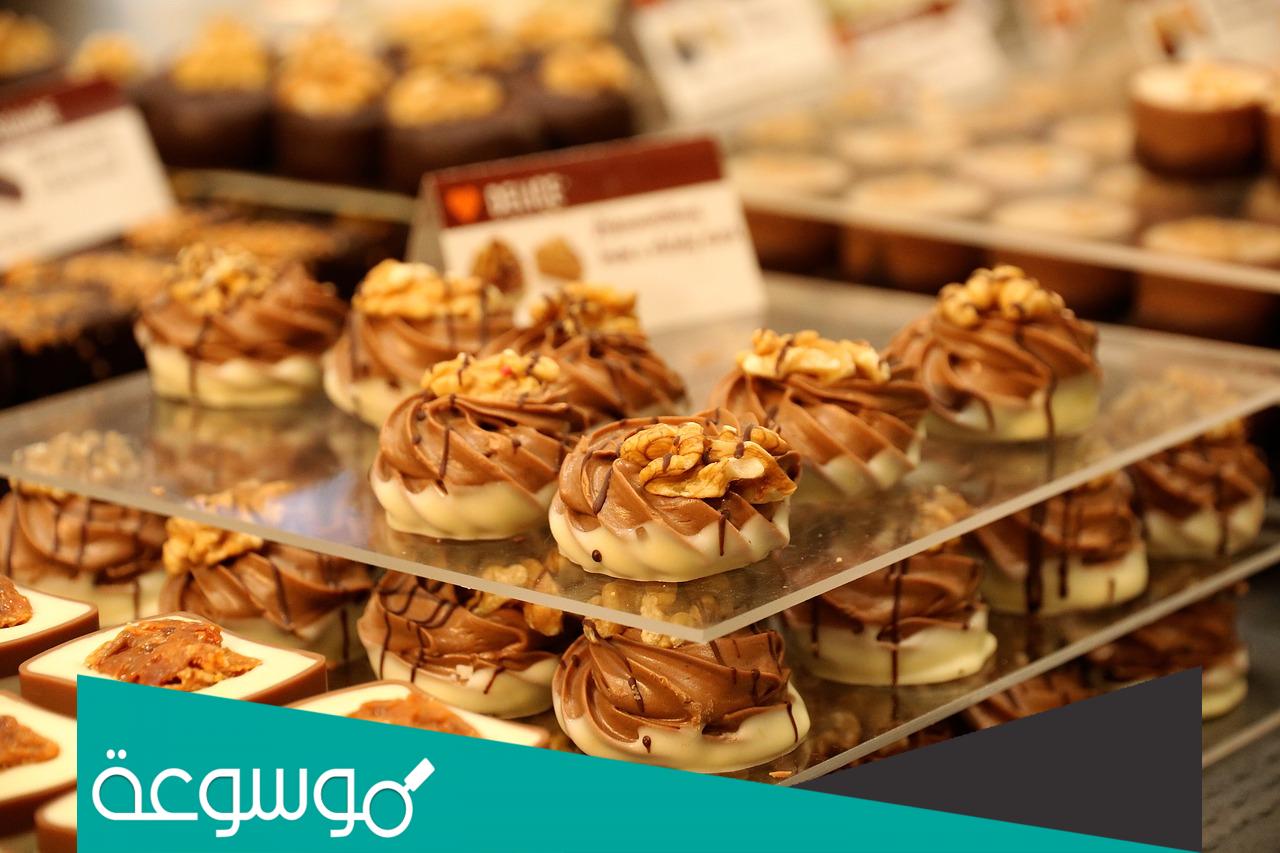 تفسير رؤية الحلا في المنام تفسيرات حلم الحلويات حسب تفسير ابن سيرين