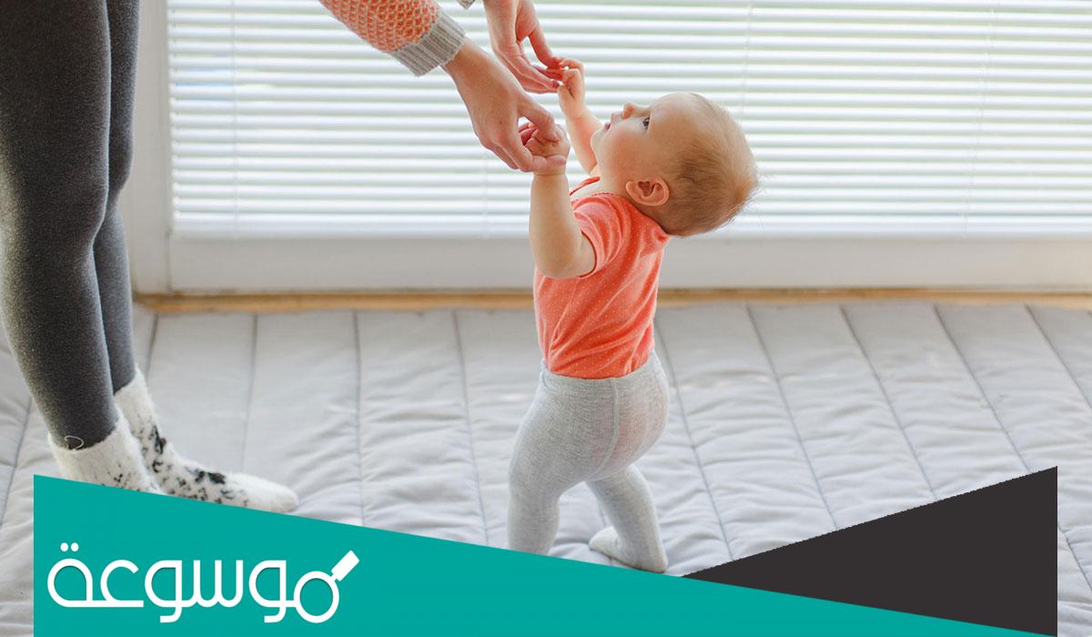 ماذا إذا بلغ طفلك سنة ولم يمشي بعد