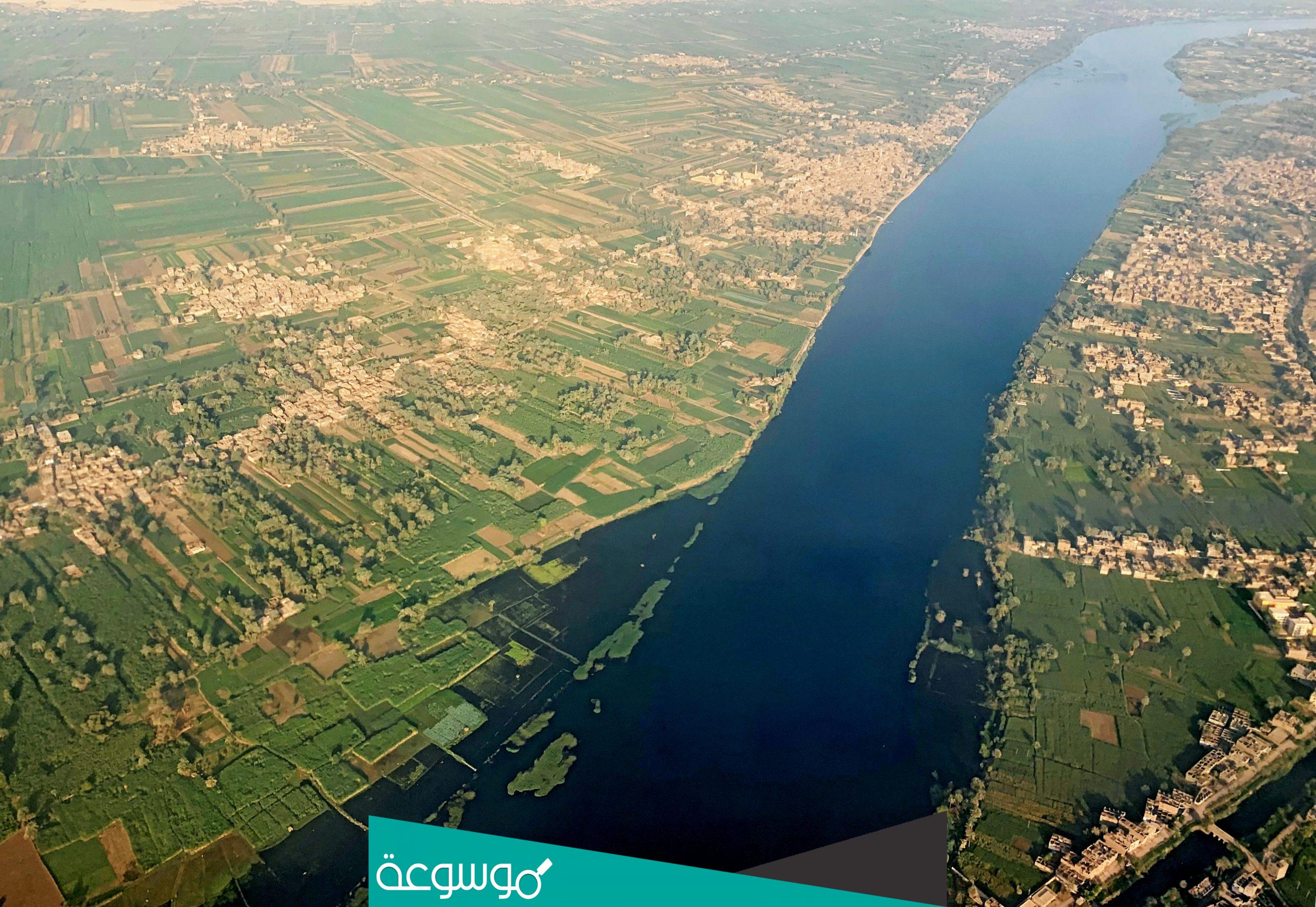 من اين تبدا الانهار واين تصب ؟