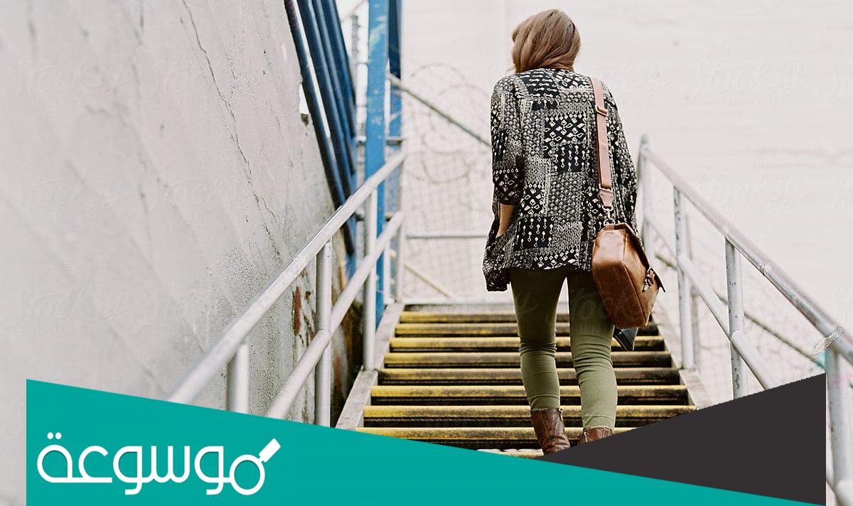 تفسير رؤية طلوع الدرج للعزباء حسب تفسير النابلسي