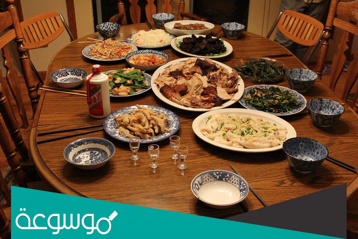 تفسير رؤية مائدة الطعام في المنام حسب تفسير ابن سيرين