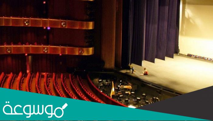 اين يقع مسرح الرشيد