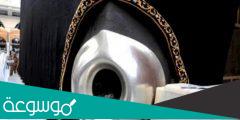 اين يوجد الحجر الاسود في الكعبة