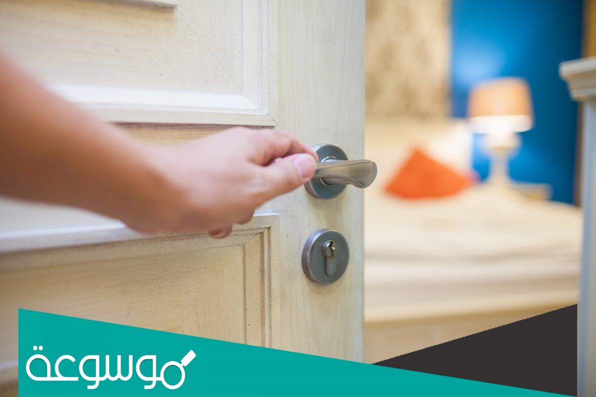 تفسير رؤية محاولة اغلاق الباب في المنام تفسير ابن سيرين