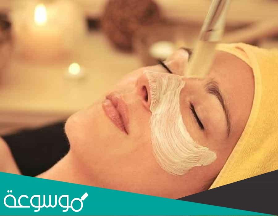 فوائد ماسك الترمس المطحون وماء الورد للبشرة