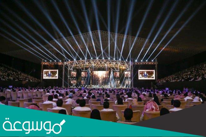 كم عدد مقاعد مسرح محمد عبده