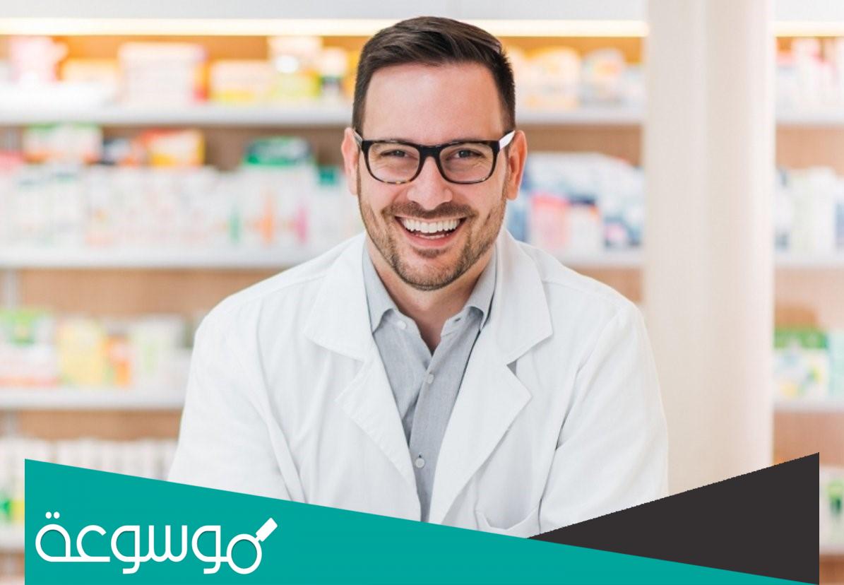 ما اسم اول صيدلاني كويتي