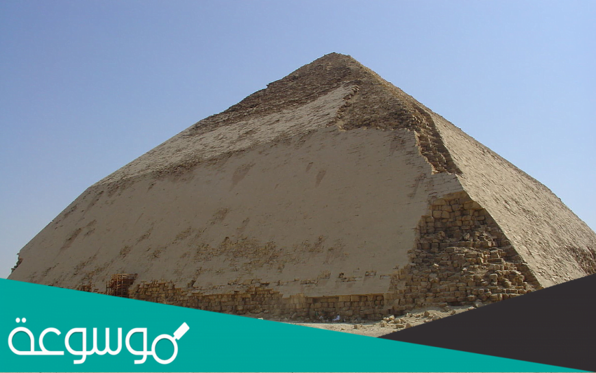 من هو صاحب الهرم المخربش ؟
