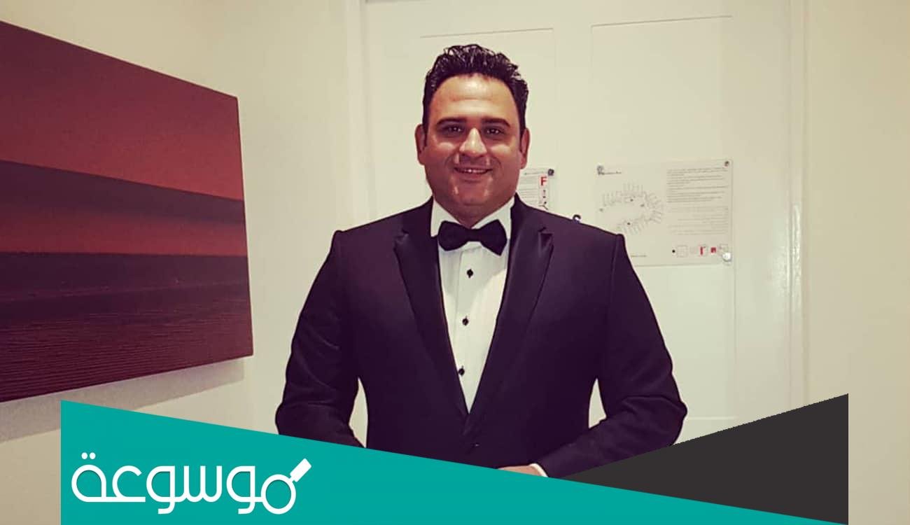 من هي زوجة أكرم حسني؟