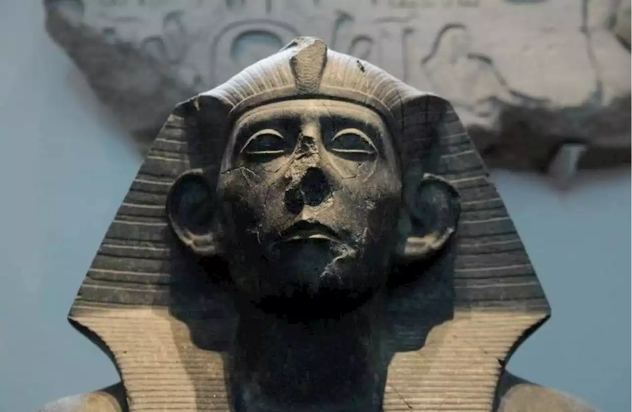 ما هي القلعه التي شيدها الملك سنوسرت الثالث؟