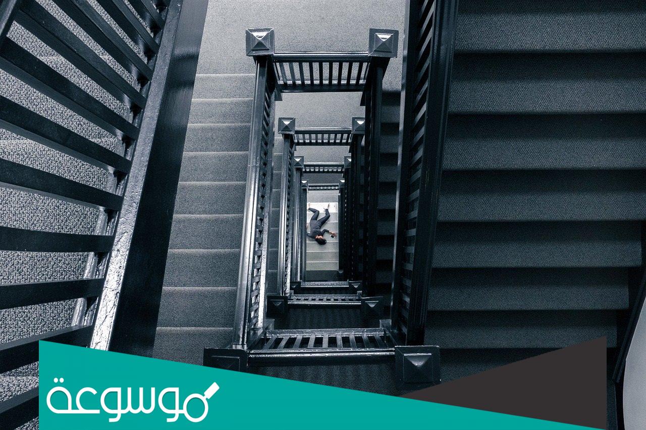 تفسير رؤية الخوف من النزول في المنام للعزباء والمتزوجة