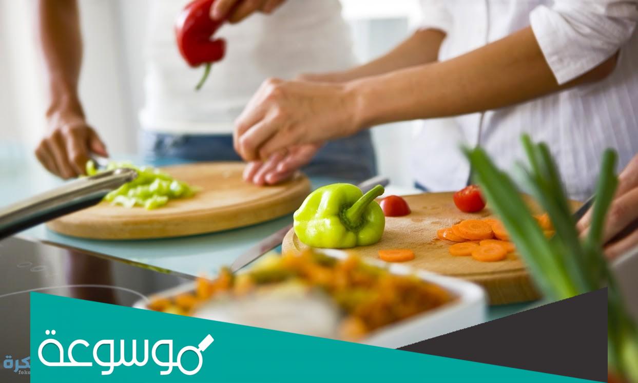 تفسير رؤية الميت يعد الطعام في المنام التفسير الصحيح