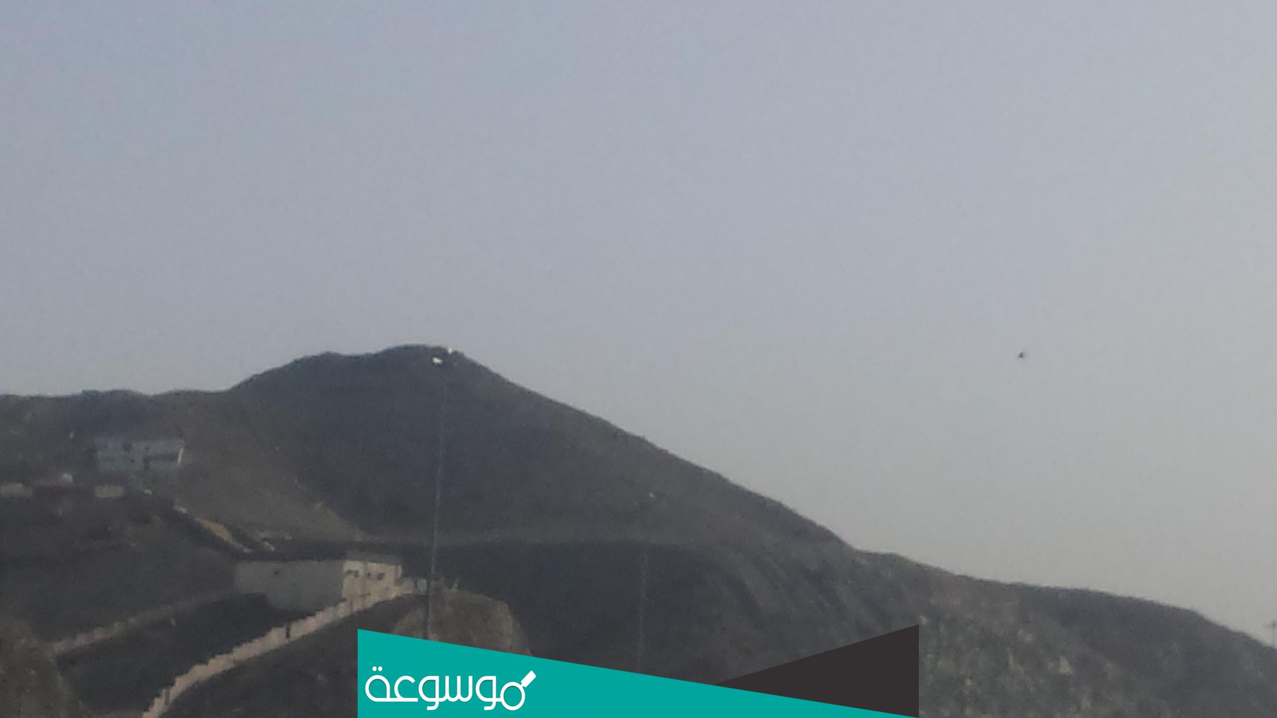 لماذا جبال مكة سوداء