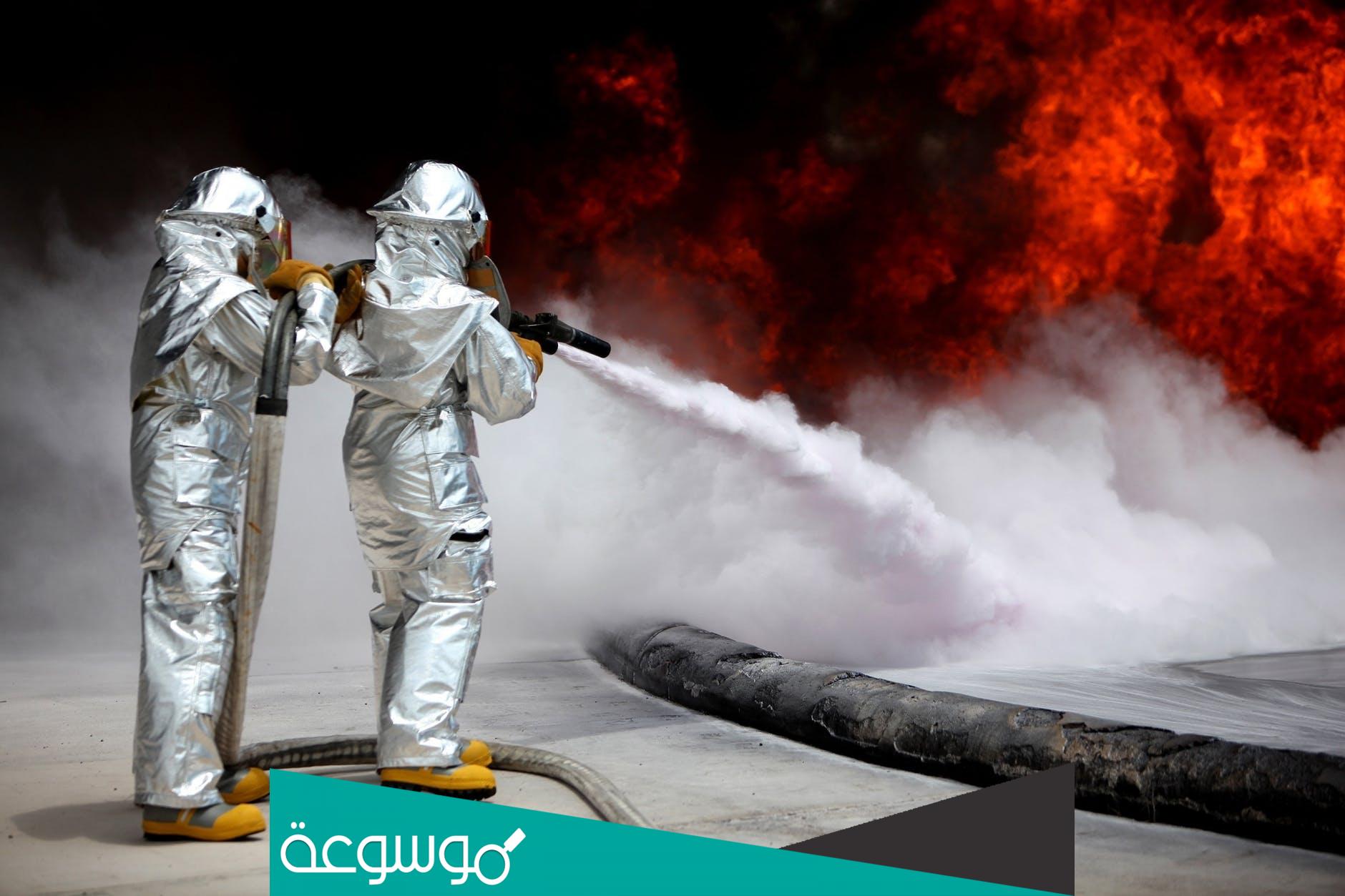 لماذا يستخدم رجال الاطفاء خراطيم لها طرف مسحوب