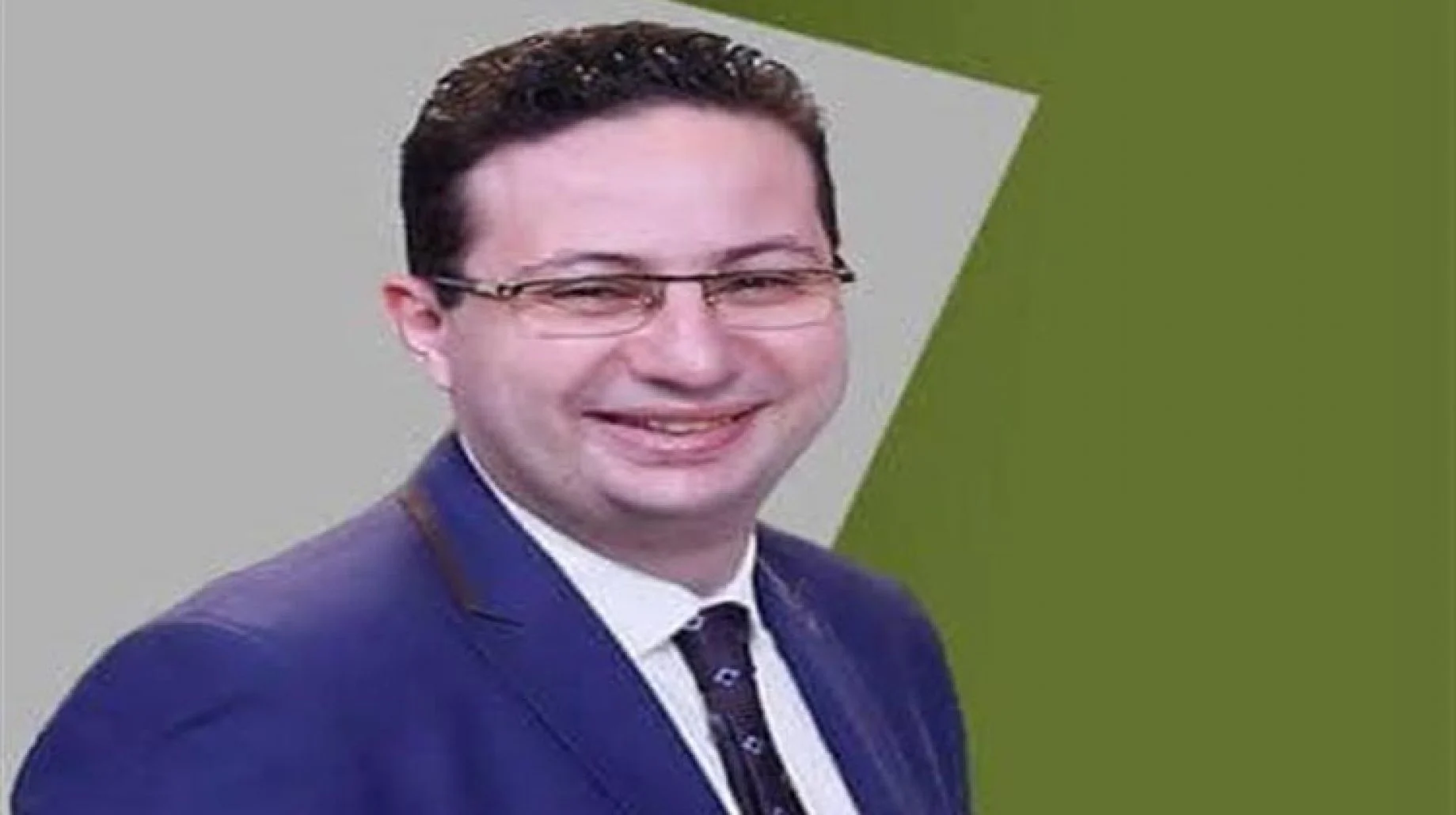 من هو احمد ابو النصر طبيب الكركمين