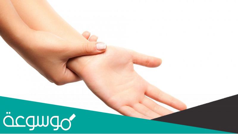 من هو الصحابي الذي يكتب باليد اليسرى