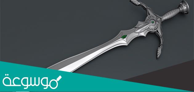 من هو القائل ولقد ذكرتك والرماح نواهل مني وبيض الهند تقطر من دمي؟