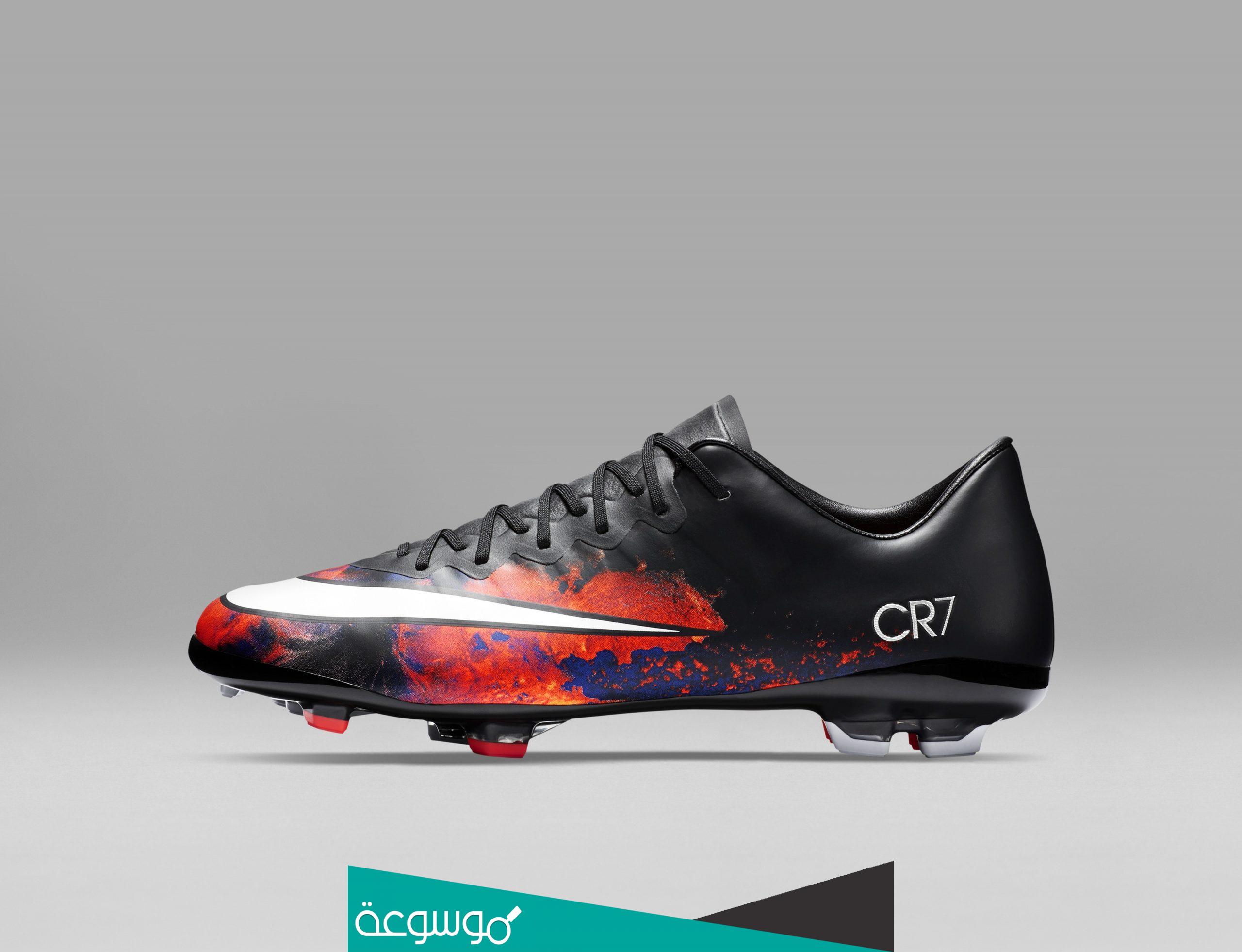 ماهو نوع حذاء رونالدو