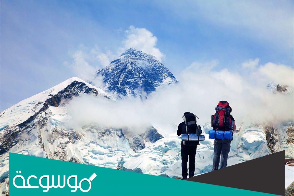 اول سعودي تسلق إفرست