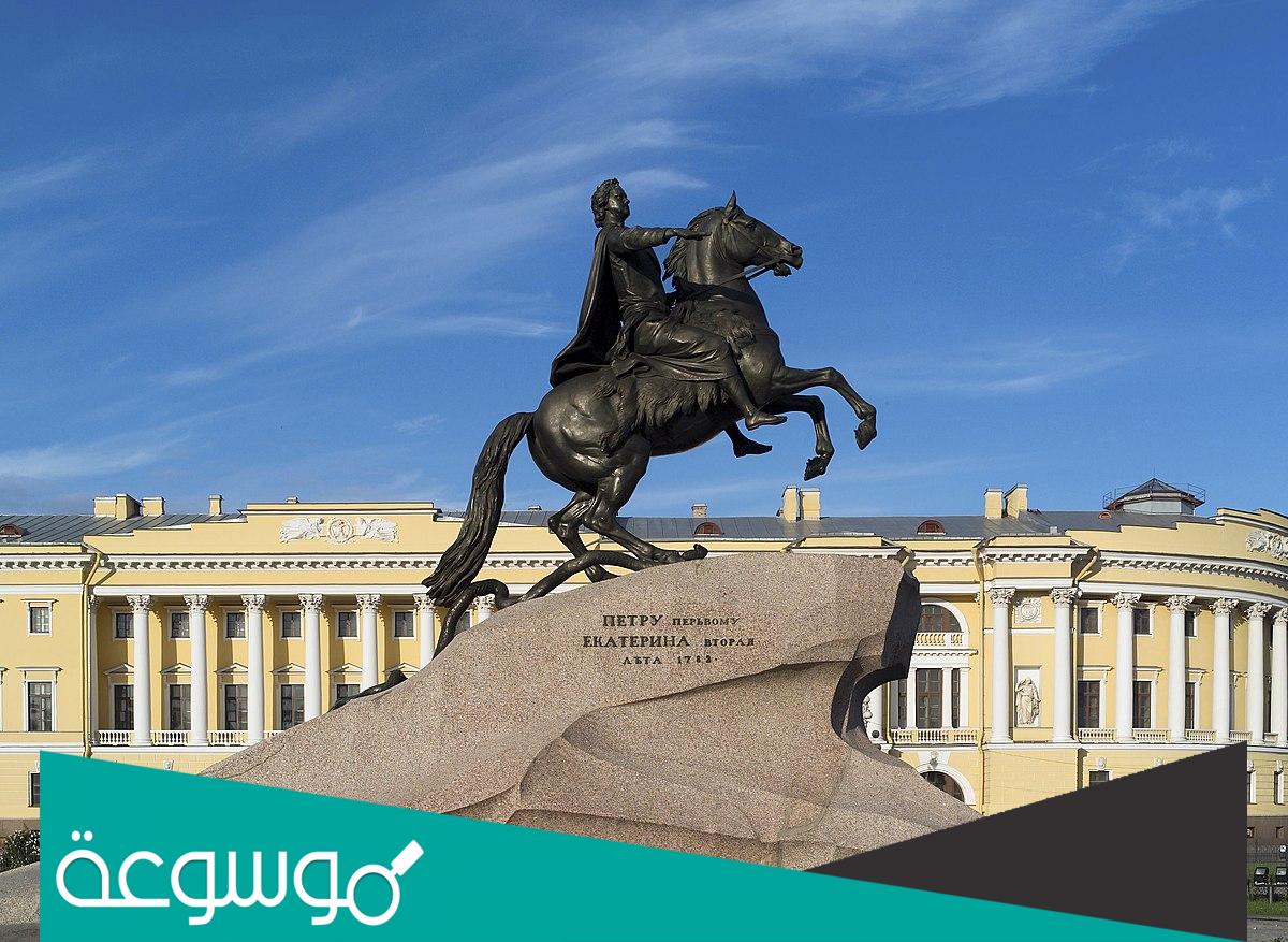 تمثال الفارس والفرس من أعمال الفنان