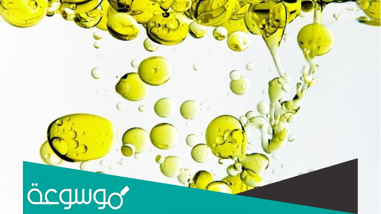 لماذا يطفو الزيت فوق الماء