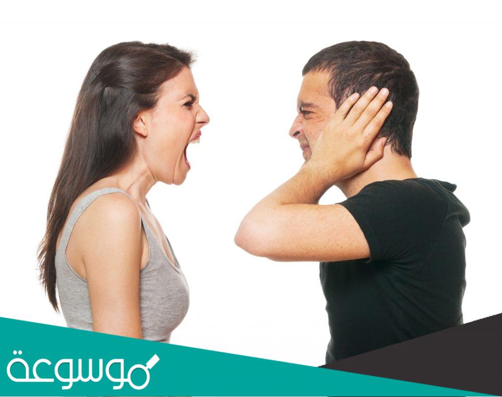 ما حكم المرأة التي ترفع صوتها على زوجها وتتطاول عليه بالكلام