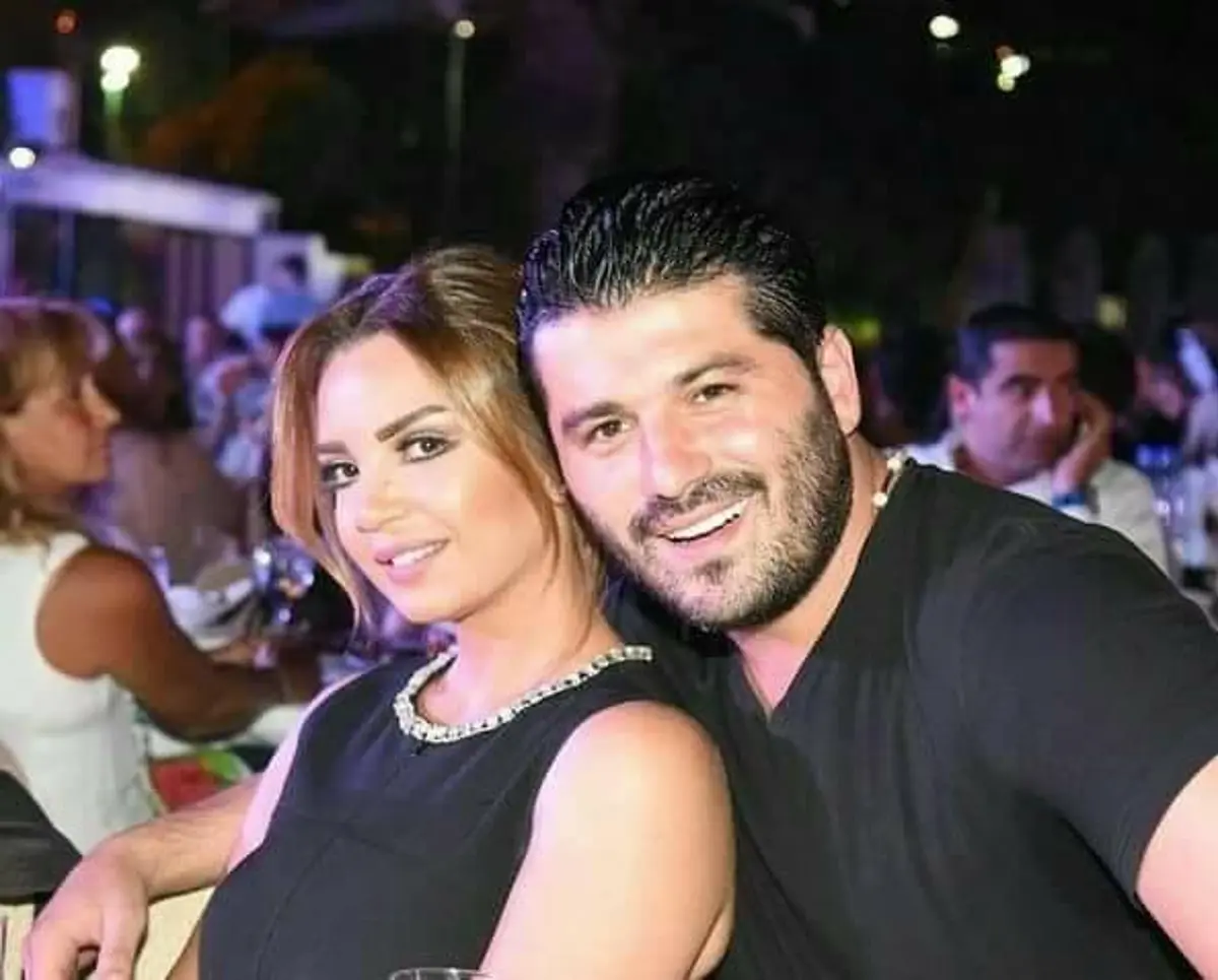 من هي زوجة يزن السيد الاولى