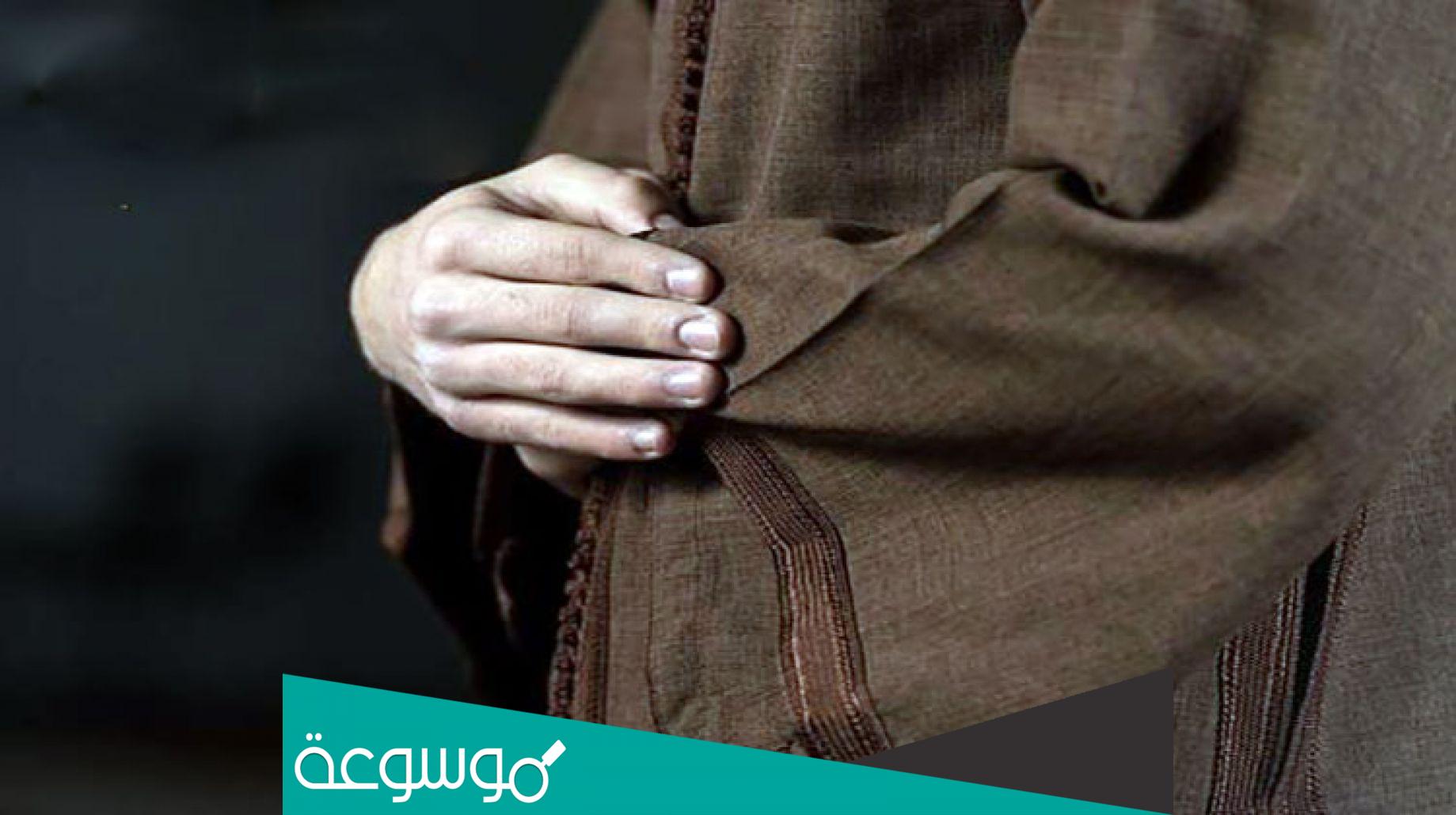 لماذا توضع اليد اليمنى على اليسرى في الصلاة