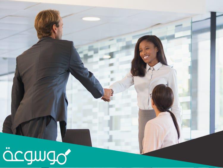 الرموز التي تدل على الوظيفة في المنام للعزباء والمتزوجة