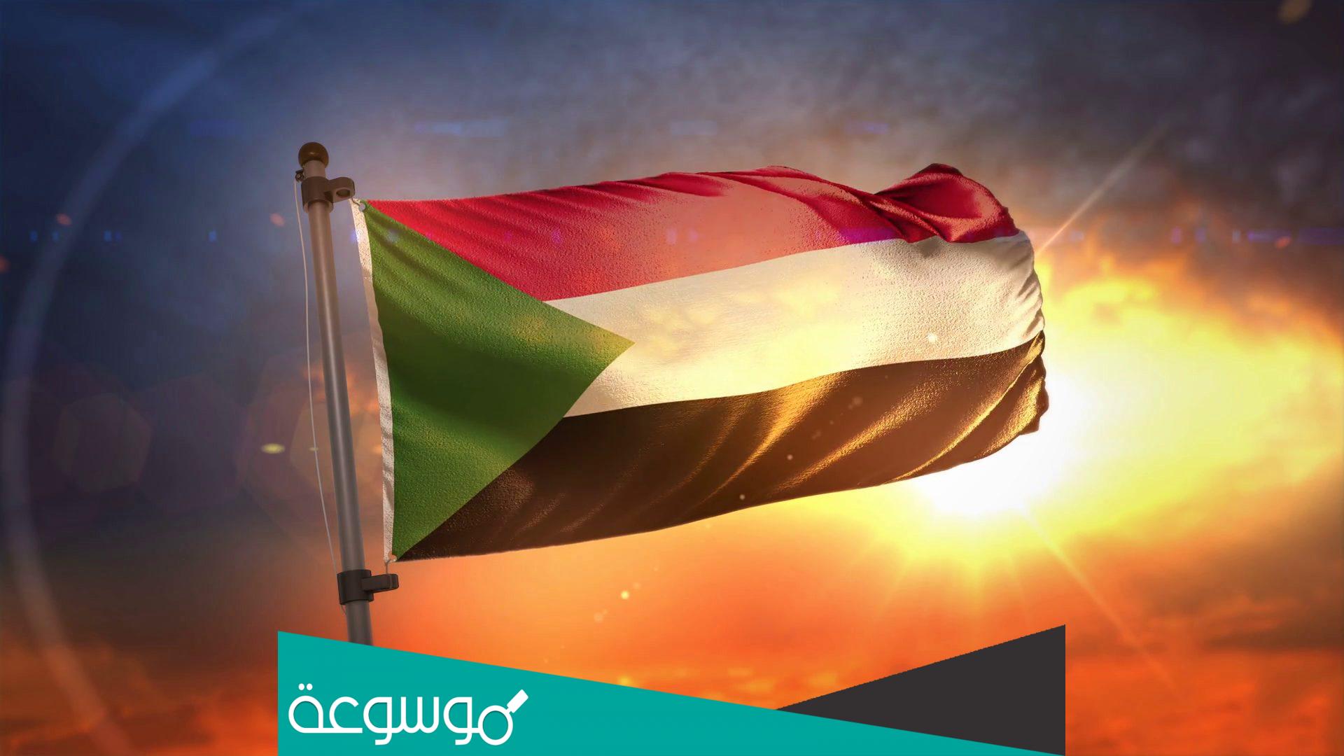 أول من رفع علم السودان