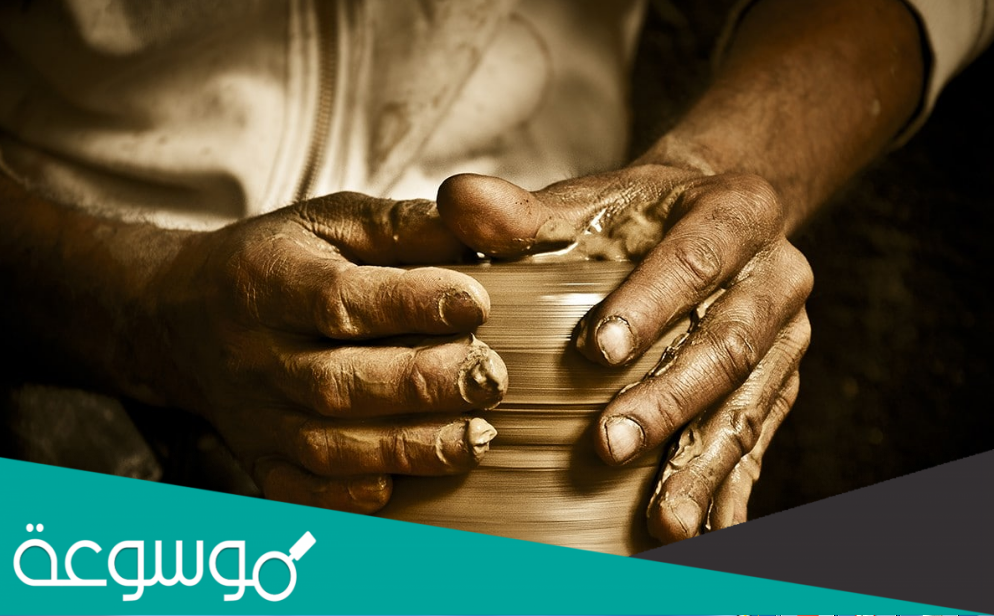 الى اي عصر يعود تاريخ صناعة الفخار ؟