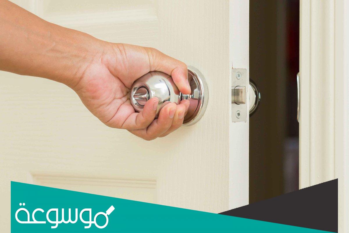 ما هو الشيء الذي له مفاتيح كثيرة ولا يفتح أي باب