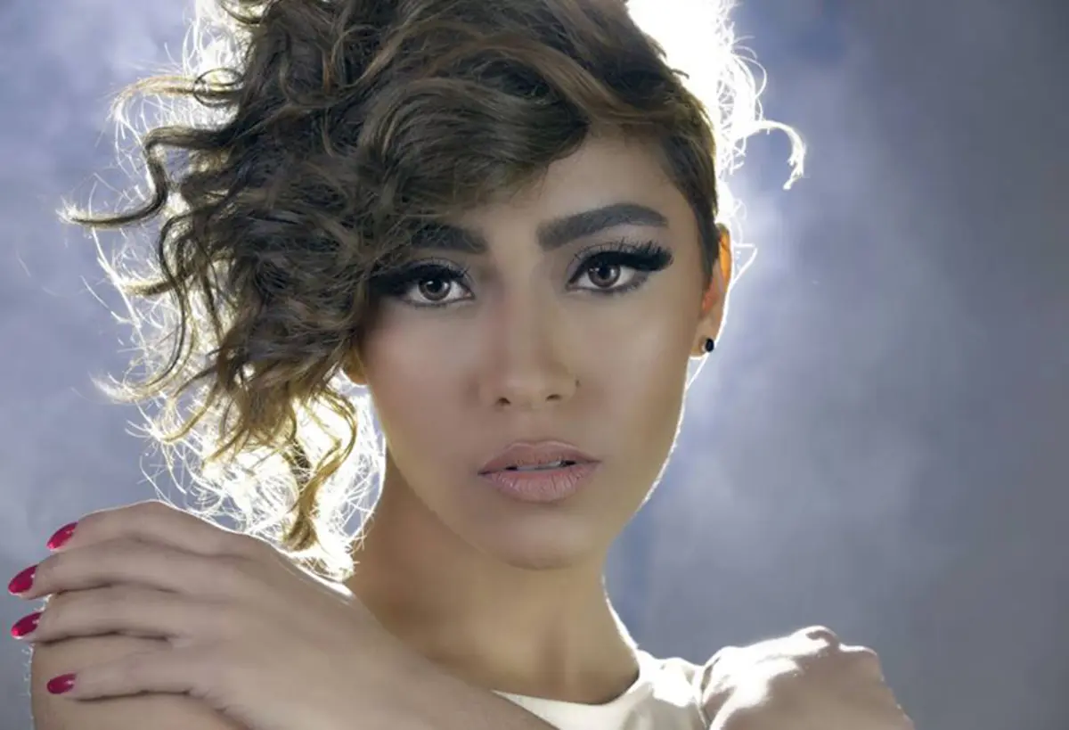 سبب اعتزال زيزى عادل الفن