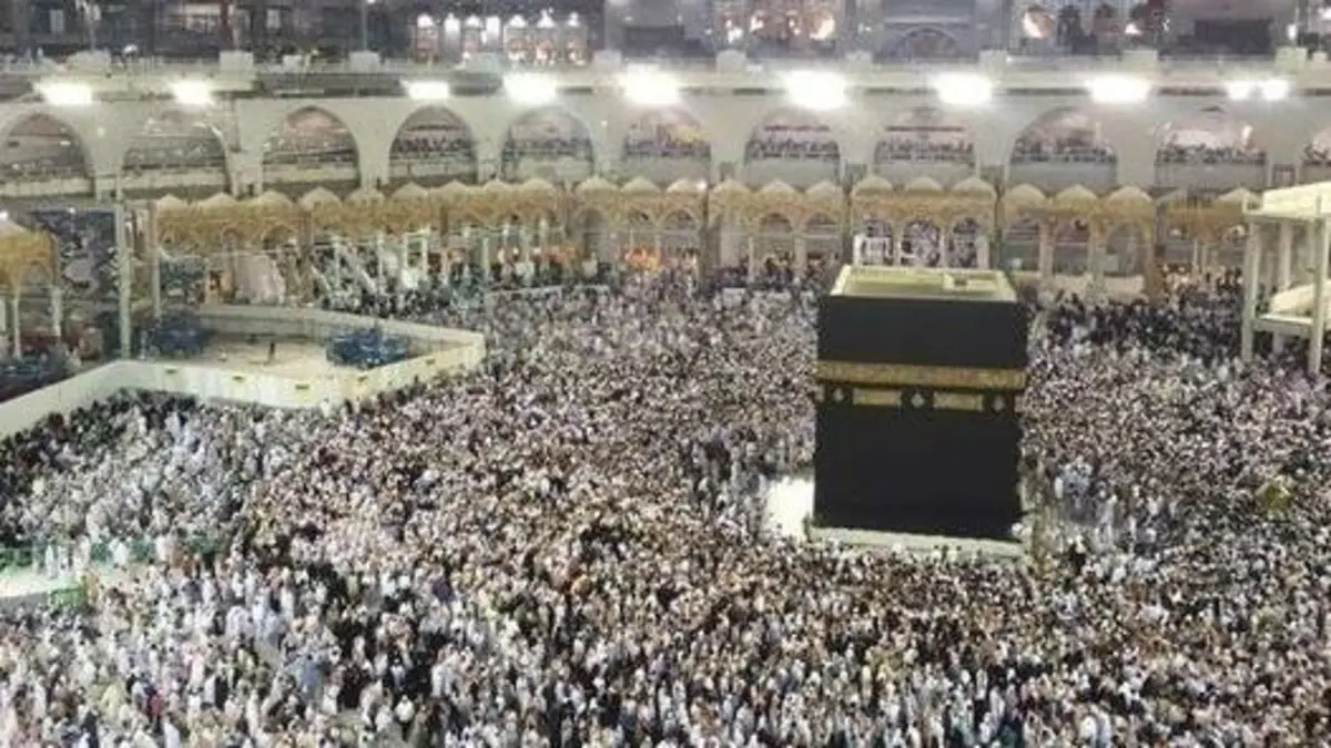 من هو اول من كسى الكعبة قبل الاسلام ؟