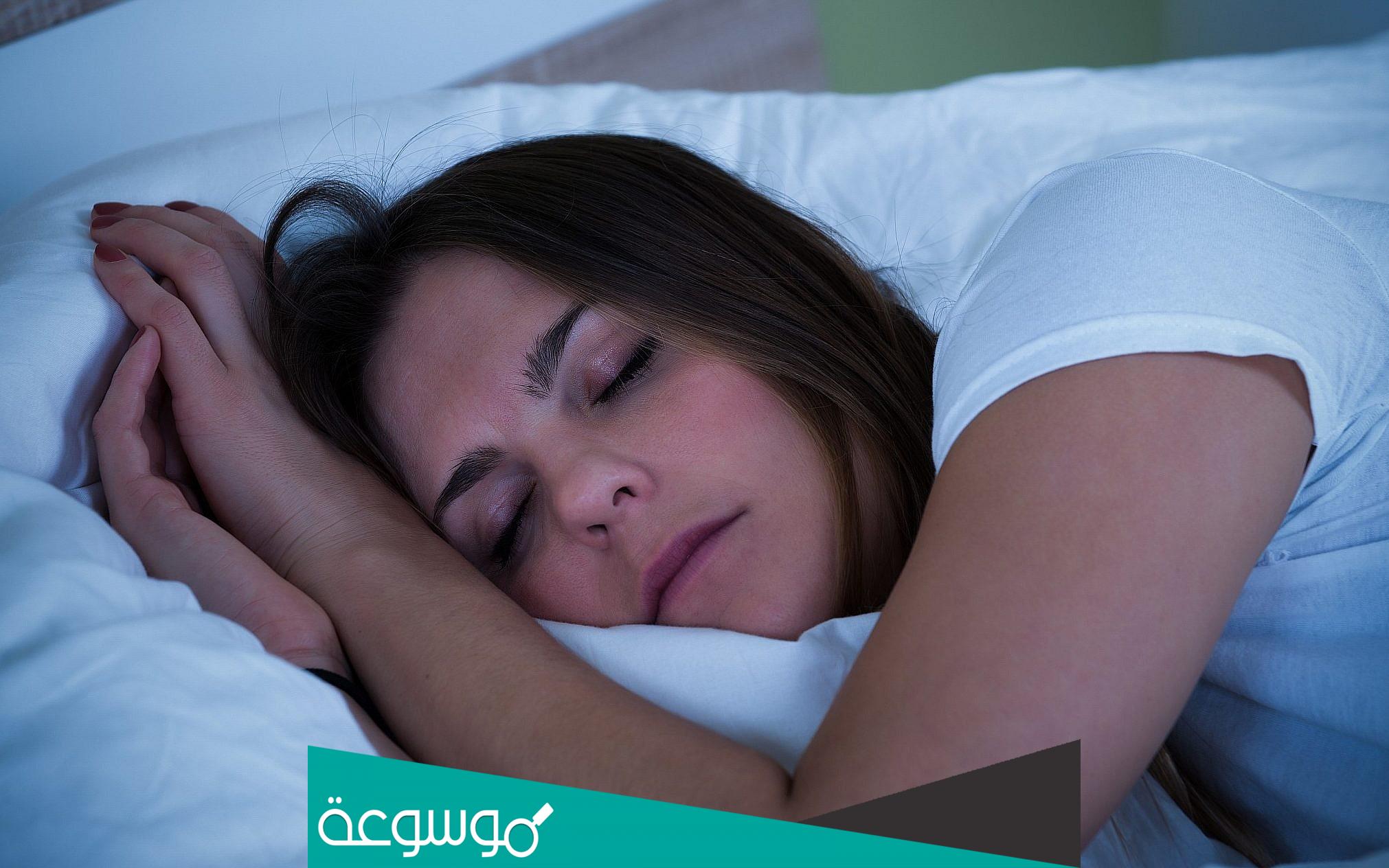 تفسير حلم تقبيل فتاة لفتاة من فمها للعزباء والمتزوجة
