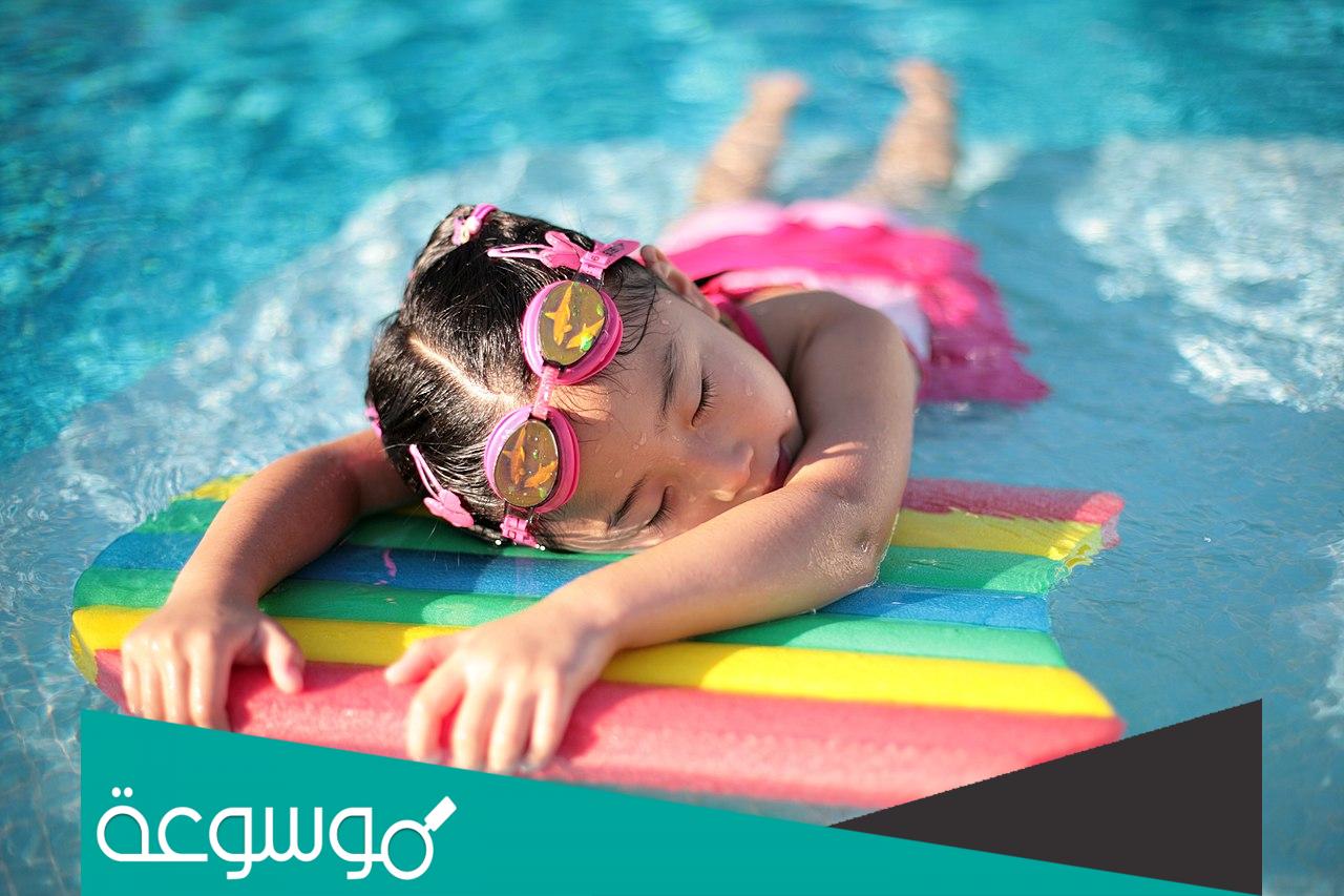 كيفية زيادة ثقة المبتدئين في السباحة