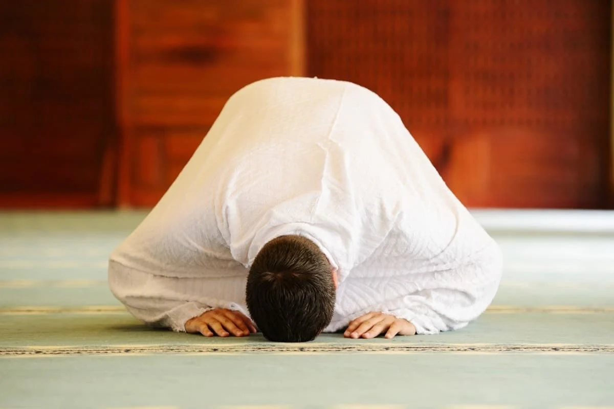 ما الفرق بين الطمأنينة والخشوع