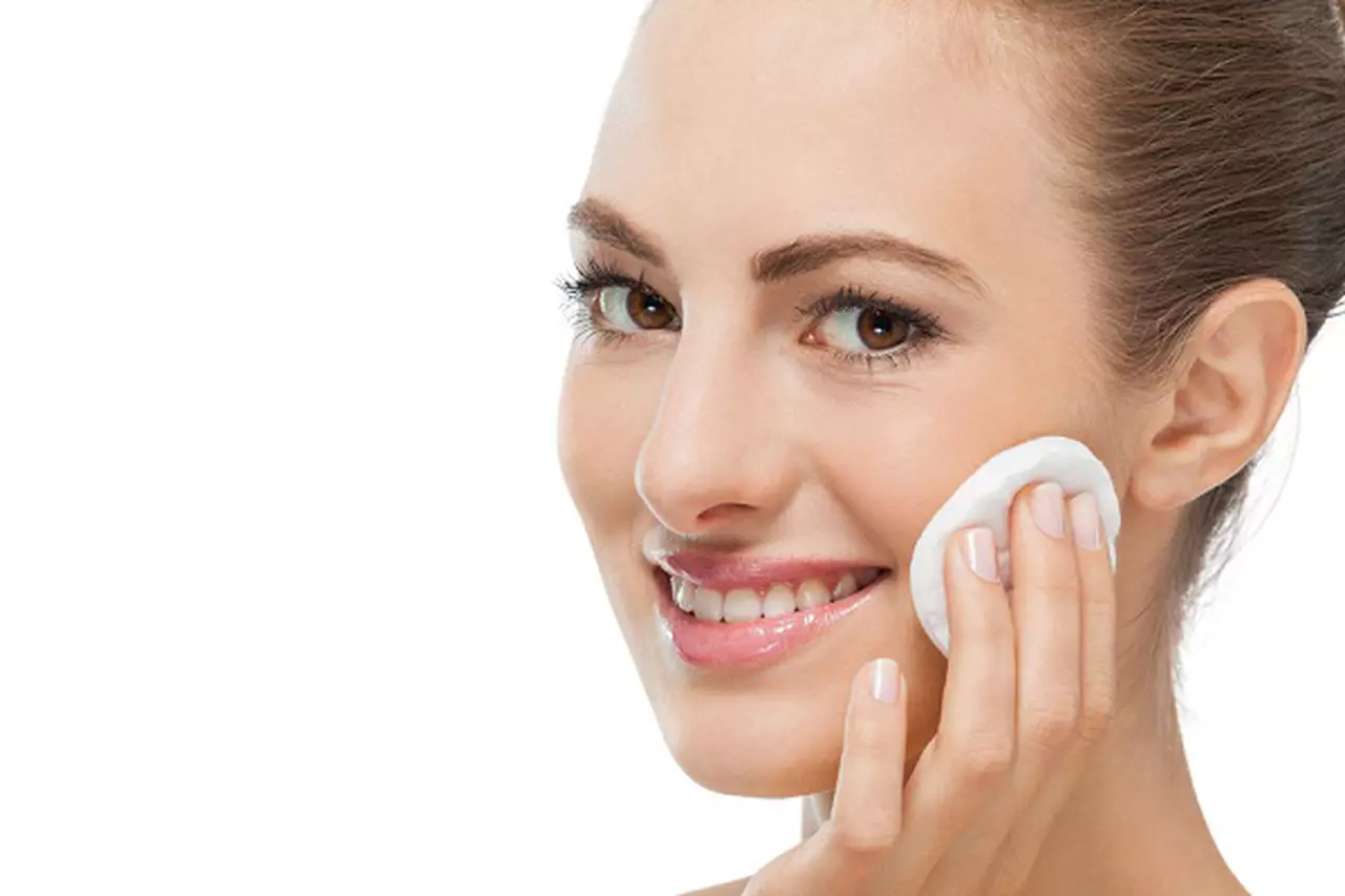 ما هو السن المناسب للاهتمام بالبشرة والأساسيات