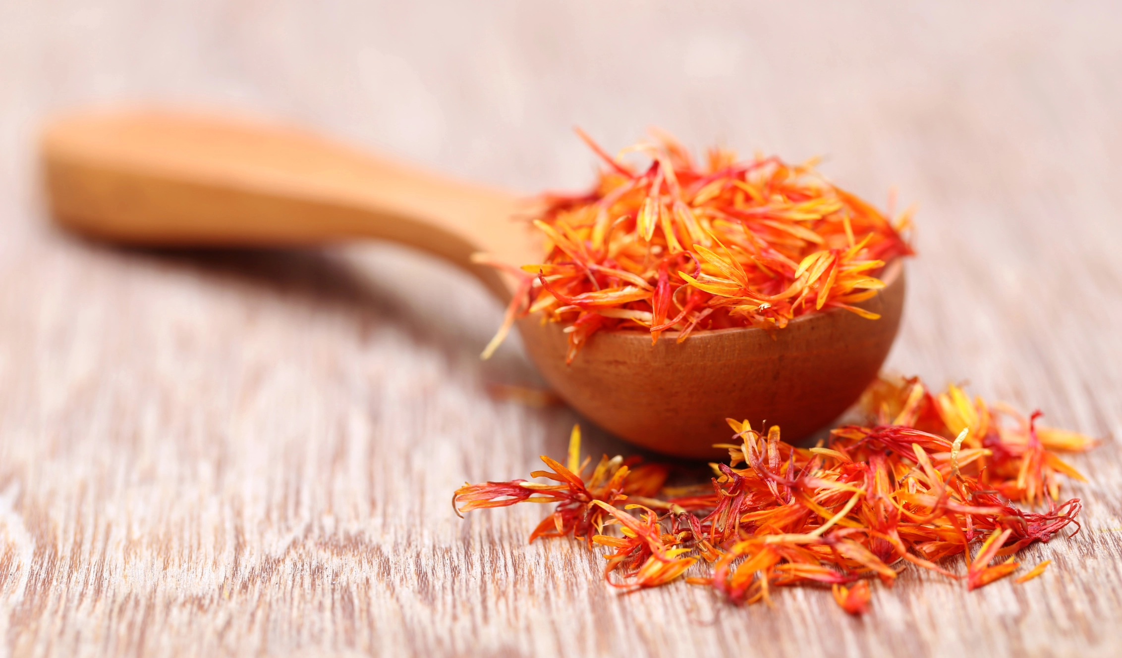 ما هو العصفر ؟