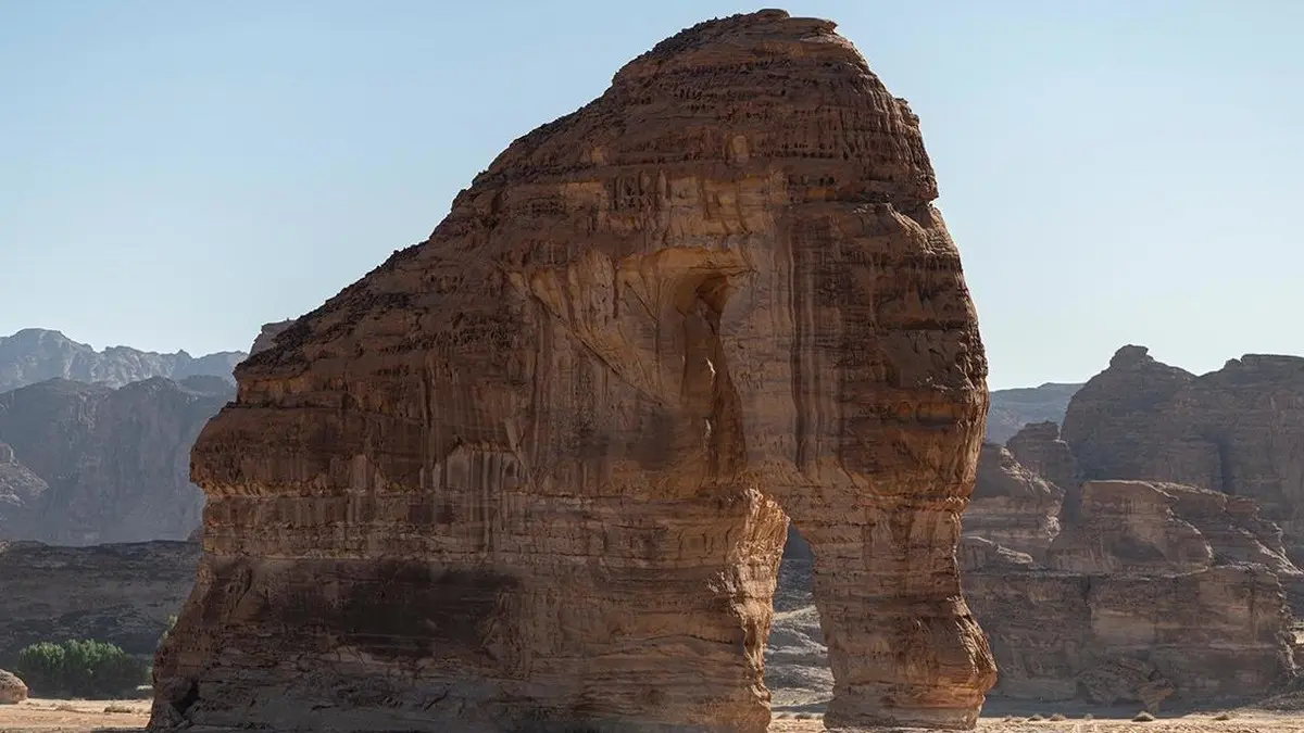 هو واحد من العديد من العجائب الجيولوجية في العلا