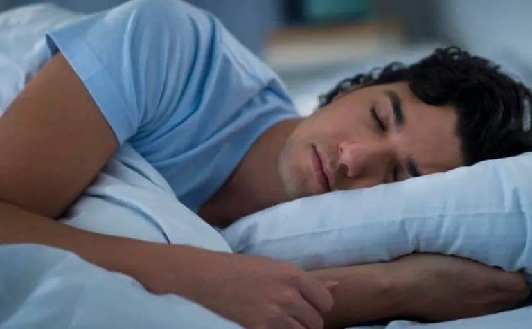 تفسير رؤية حلم الأكل مع الميت في المنام لابن سيرين