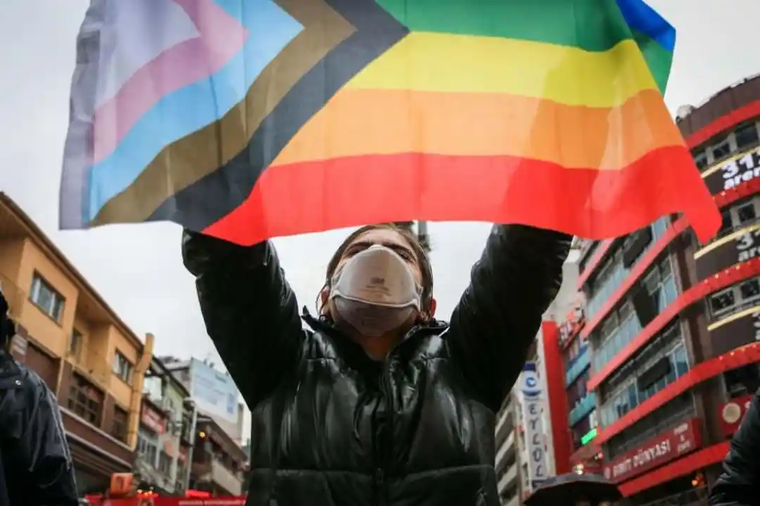 من هم المشاهير الذين يدعمون المثلية؟