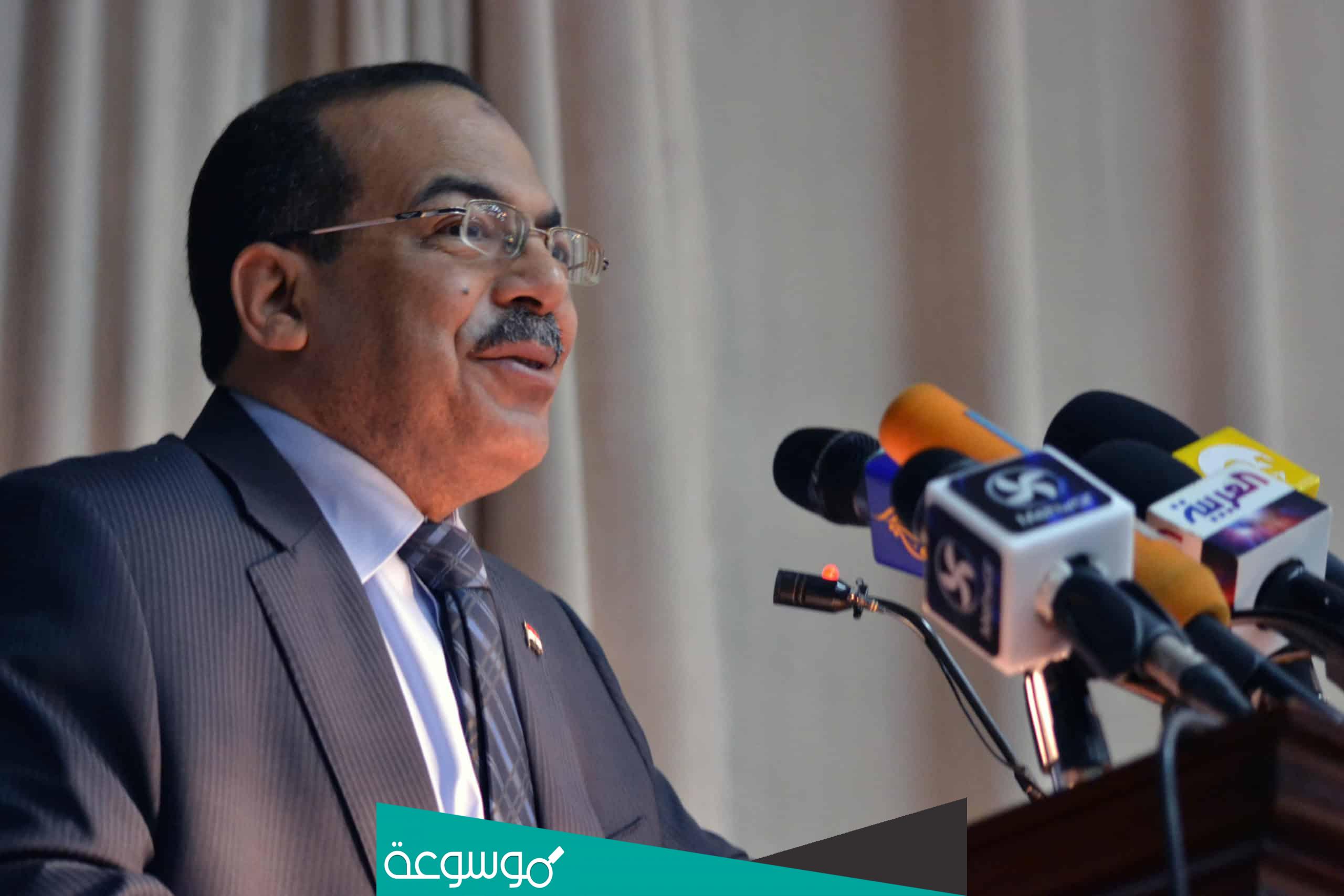 من هو يحيى حسين عبد الهادى السيرة الذاتية